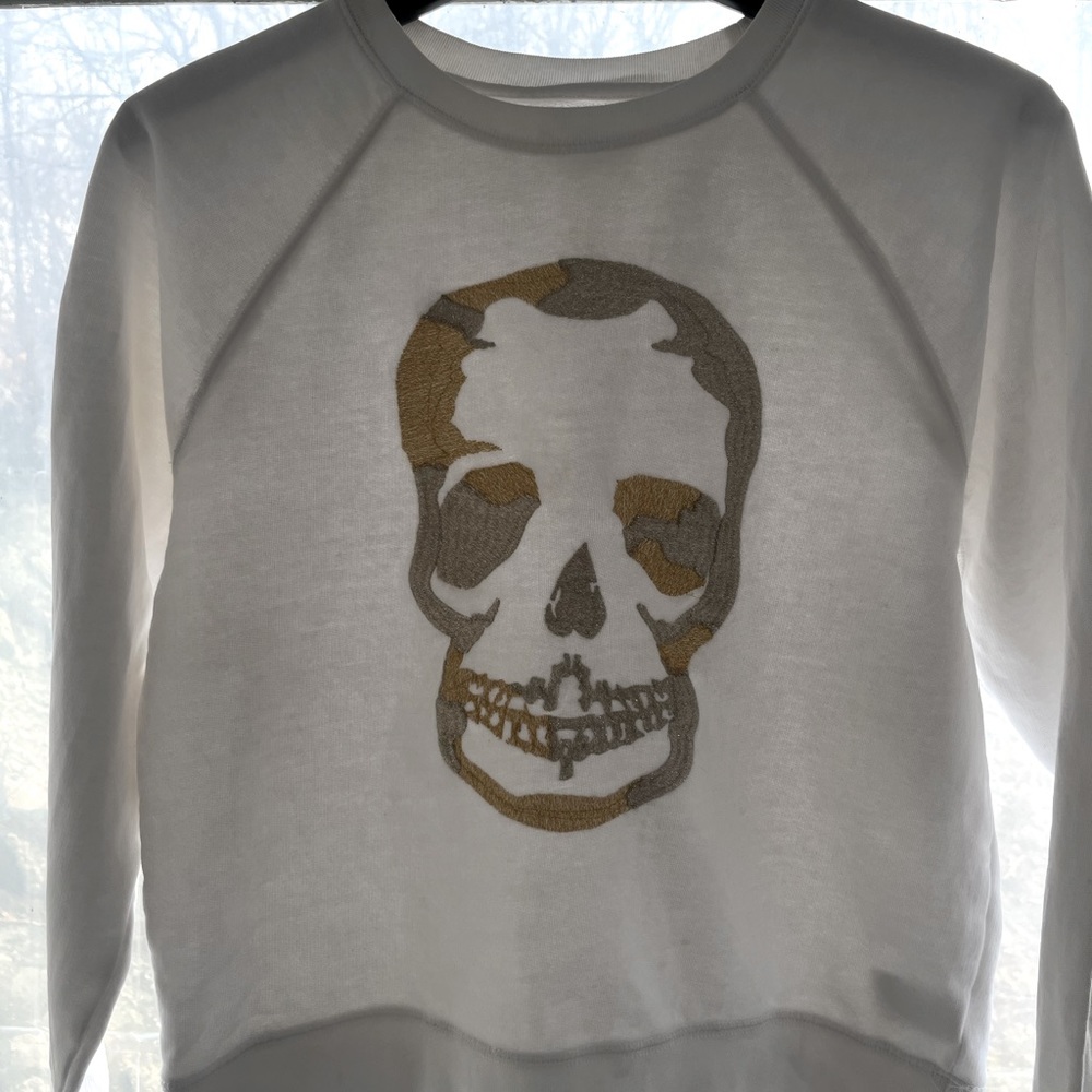 Pull over sweatshirt good gently used condition silver and gold skull detail